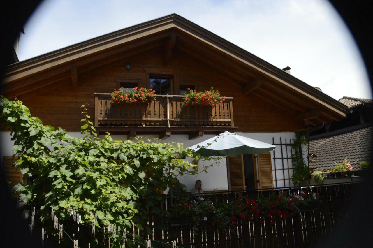 Hof Am Brunnen Apartment Cornaiano Luaran gambar